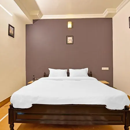 Hotel Capital O 84805 Golden Rock 3*